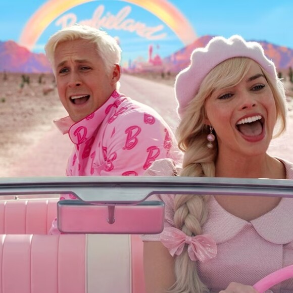 'Barbie' e 'Besouro Azul' fazem parte praticamente da mesma empresa já que pertecem a Warner Bros.