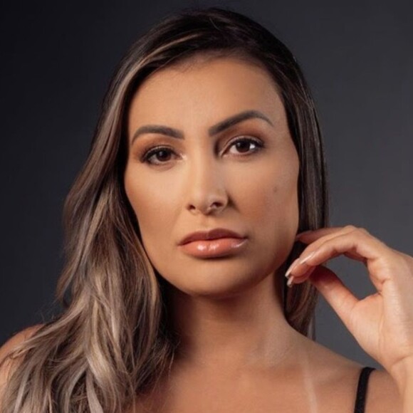 Andressa Urach é procurada pela Justiça em processo contra modelo
