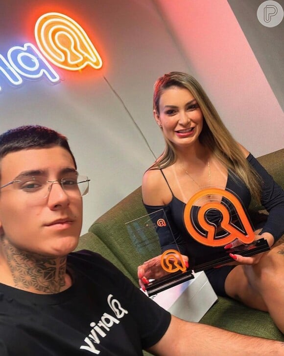 Andressa Urach é filmada pelo próprio filho em cenas de sexo