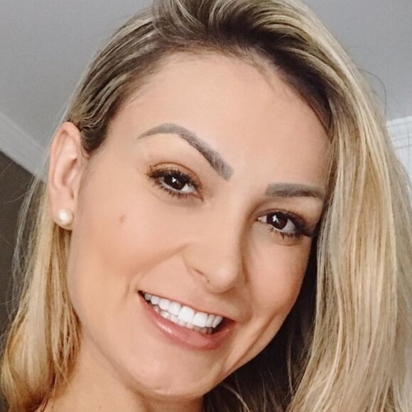 Andressa Urach explica desistência de processo contra a Universal