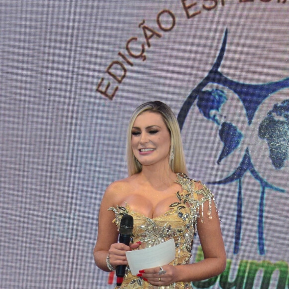 Andressa Urach fez doações à Igreja Universal de 2015 a 2019