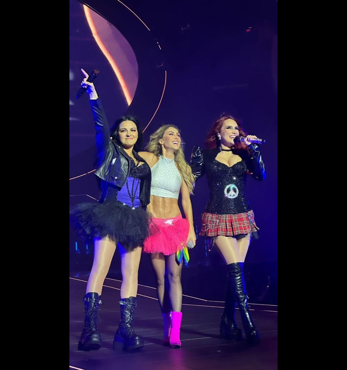 Foto: As integrantes do RBD Maite Perroni, Dulce Maria e Anahi já soltaram  a voz em português - Purepeople