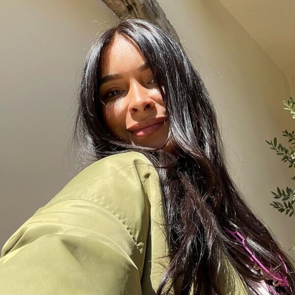 Namorada de Bruno Mars, Jessica Caban foi escolhida por Jennifer Lopez para ser modelo de uma coleção sua