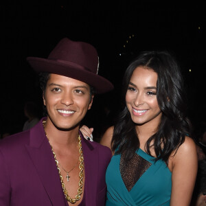 Namorada de Bruno Mars é a modelo Jessica Caban, com quem se relaciona desde 2011