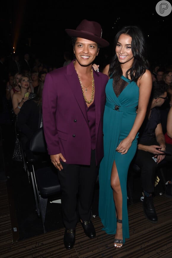 Namorada de Bruno Mars é a modelo Jessica Caban, com quem se relaciona desde 2011