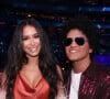 Bruno Mars e a namorada, Jessica Caban, evitam exporem o namoro e fazem raras aparições em público