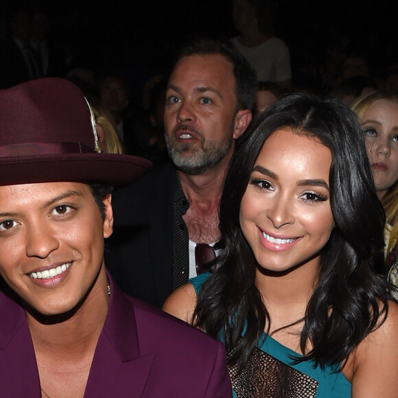 Bruno Mars e Jessica Caban se conheceram em um restaurante em Nova York