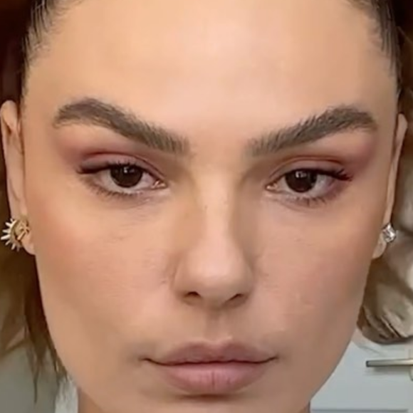 Isis Valverde revela violência de namorado e agressão em festa: 'Me senti horrível'
 