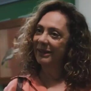 Novela 'Terra e Paixão' ficou agitada desde a chegada de Agatha e seus mistérios