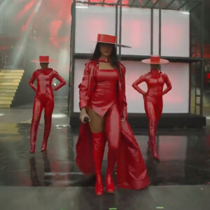 Ludmilla escolheu look monocromático vermelho como um dos figurinos do show no The Town