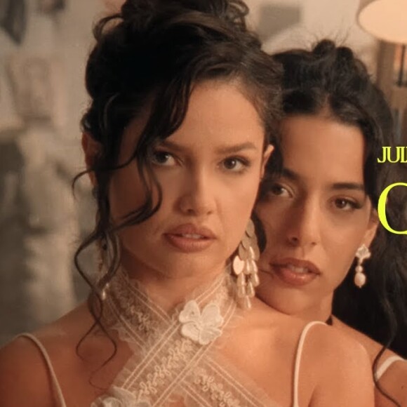 'Quase Não Namoro', de Juliette com Marina Sena, também traz uma estética vintage