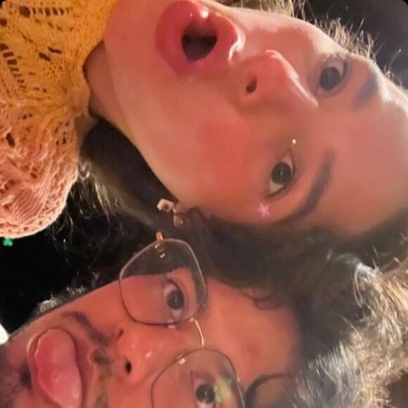 Bruna Marquezine e Xolo Maridueña são parceiros de cena em 'Besouro Azul'