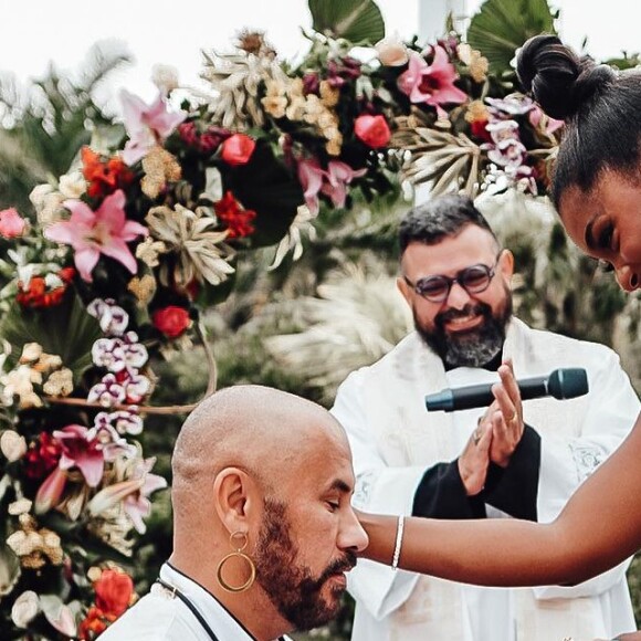 Erika Januza afirmou no seu Instagram sobre seu noivo: "Éramos amigos, nós gostávamos como pessoa, como profissionais nos admirávamos e só. Mas algo mudou. Tudo mudou" 