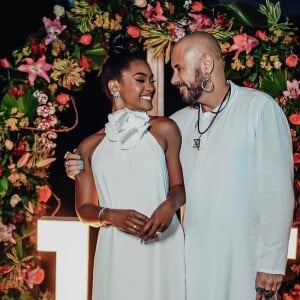 Erika Januza e Jose Junior, o criador da organização Afroreggae, ficaram noivos no último sábado, 9 de setembro