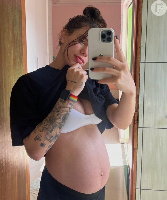 Mulher de Toguro, Nara Paraguaia em foto quando ainda estava grávida; influencer passou por cirurgia para retirada do útero após o parto