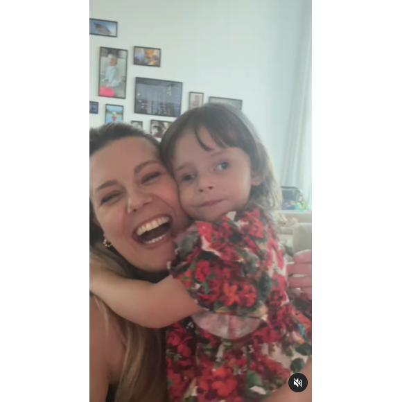 A filha de Tiago Leifert e Daiana Garbin nasceu com um tipo raro de câncer nos olhos