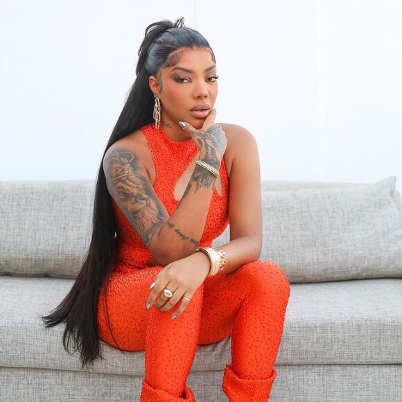 Ludmilla aderiu à tendência do grillz, já usada por outras famosas