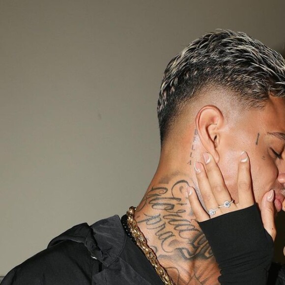 MC Cabelinho tem sido visto bêbado em shows após término com Bella Campos