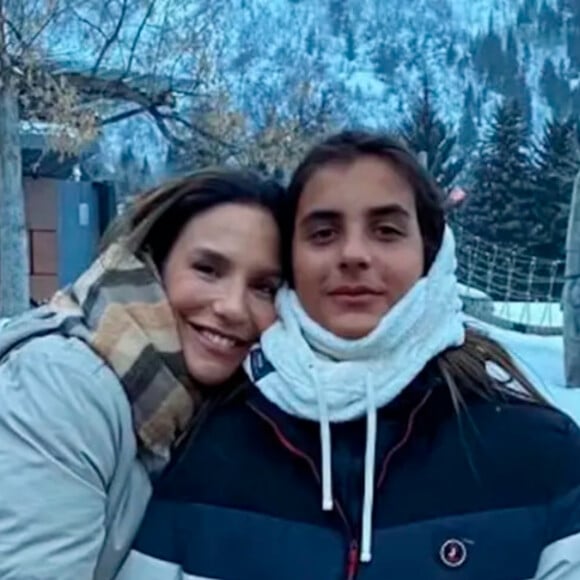 Marcelo é filho de Ivete Sangalo e Marcelo Cady. Na foto, adolescente ainda aparece com os cabelos compridos, cortados em 2023