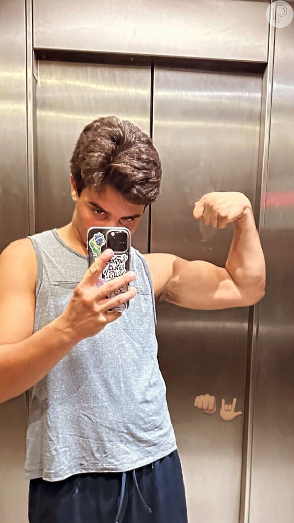 Marcelo, filho de Ivete Sangalo e Marcelo Cady, surpreendeu ao atualizar foto em academia mostrando o muque em 19 de setembro de 2023