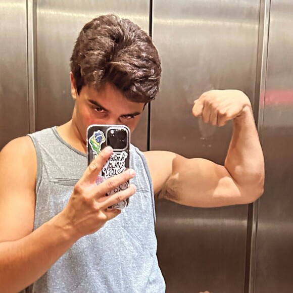 Marcelo, filho de Ivete Sangalo e Marcelo Cady, surpreendeu ao atualizar foto em academia mostrando o muque em 19 de setembro de 2023
