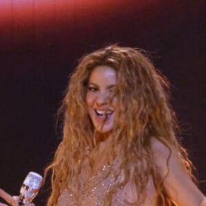 Shakira lança música sobre mulher que é explorada no trabalho e lida com questões de desigualdade social e dedica para babá dos seus filhos, Lili Melgar