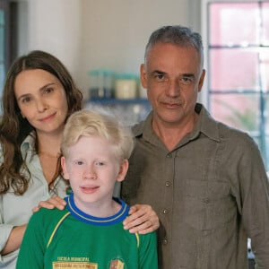 Cristian (Felipe Melquiades) é filho de Andrade (Ângelo Antonio) e Lucinda (Debora Falabella) na novela 'Terra e Paixão': 'Ela deve escolher onde está a felicidade dela', opina ator mirim