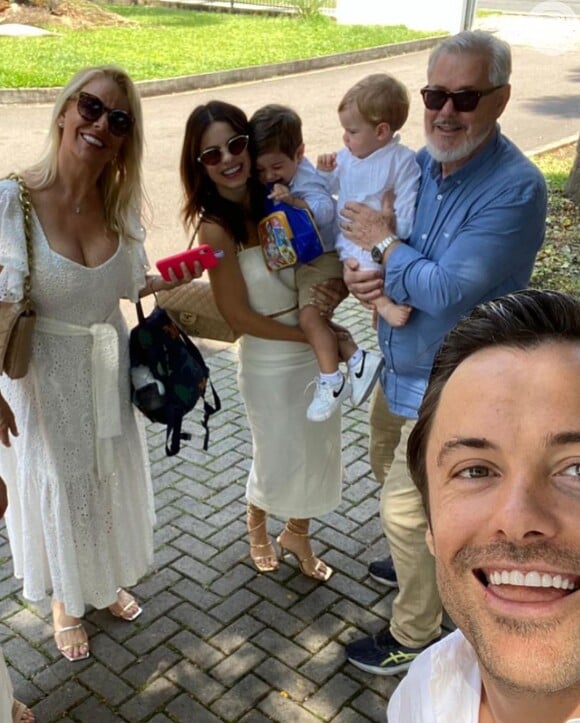 Kayky Brito em foto com a mãe, Sandra, o padrasto, Joseph, a irmã, Sthefany, o filho, Kael, e o sobrinho, Enrico