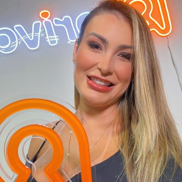 Andressa Urach também vai dar prêmios em dinheiros para outros sorteados