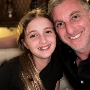 Luciano Huck postou selfie com Eva para celebrar aniversário da filha