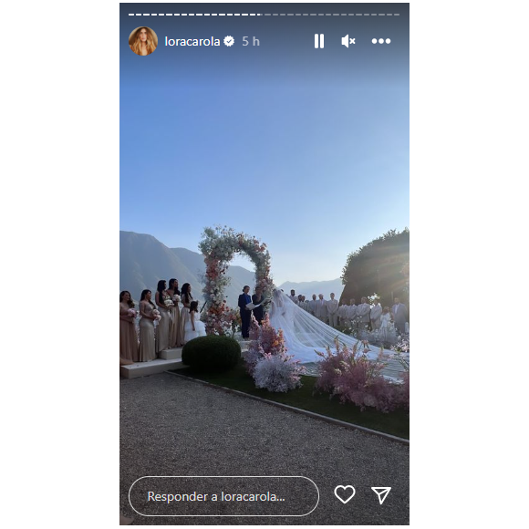 Carolina Dieckmann compareceu ao casamento na Vila Balbiano, cenário de filme