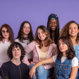 Elenco juvenil da novela 'Elas por Elas' como as protagonistas na adolescência