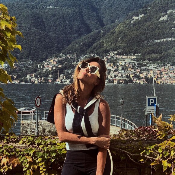 Deborah Secco publicou alguns registros que marcaram seu mês de setembro