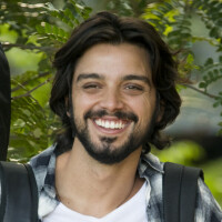 Rodrigo Simas será filho de Marcos Palmeira na novela 'Renascer' após polêmica. E o papel vai chocar zero pessoas...