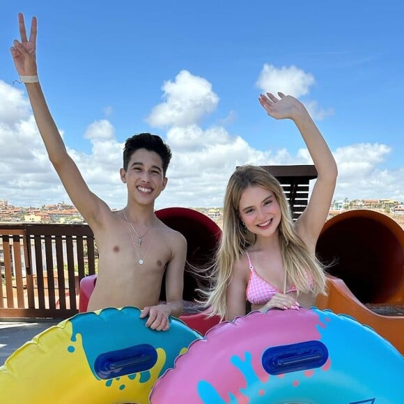 Aos 18 anos e de biquíni, Sophia Valverde está curtindo momentos de lazer em parque aquático do Nordeste: 'Dias incríveis por aqui'