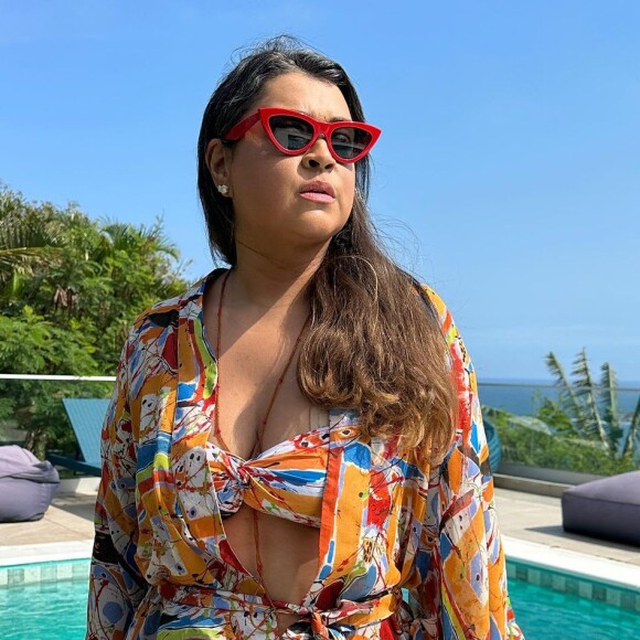 Preta Gil postou fotos à beira da piscina nas redes sociais