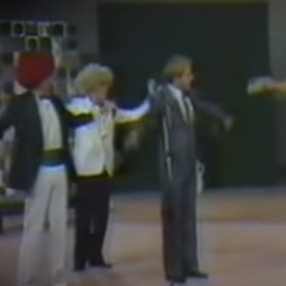 Gugu Liberto ensina a 'Dança dos Passarinhos' para Faustão no extinto 'Perdidos na Noite', nos anos 1980 na Band