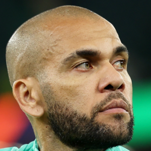 Ex-mulher de Daniel Alves se arrepende de defendê-lo e diz que decorou falas escritas por advogados: 'Para mim, ele morreu'