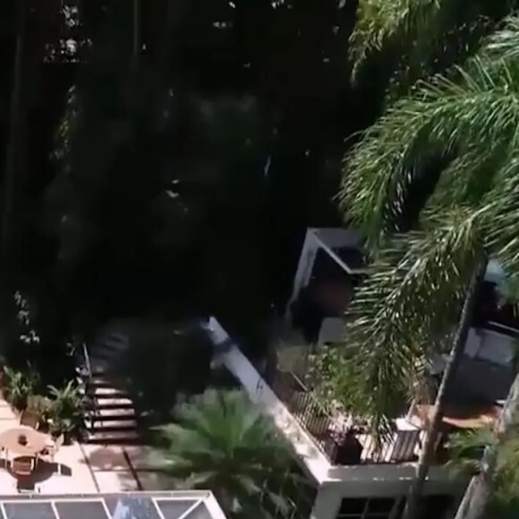 Ana Maria Braga ostenta uma grande piscina em sua propriedade