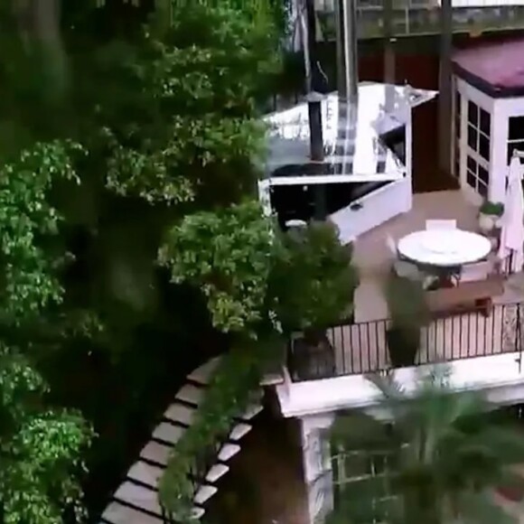 Segundo andar da mansão de Ana Maria Braga pode ser acessado logo pela entrada