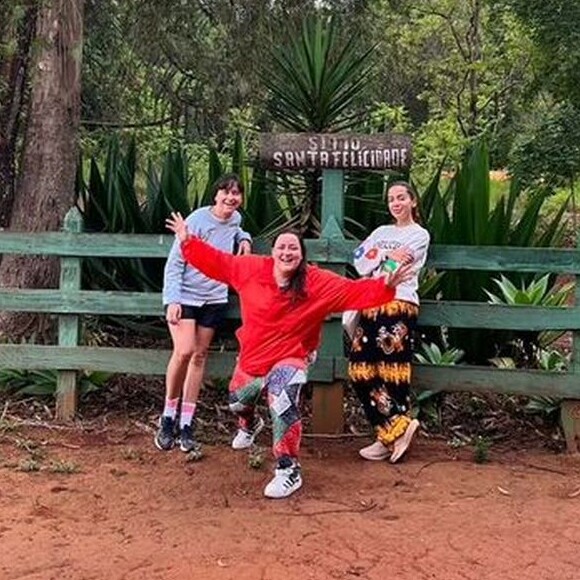 Irmã de Paulo Gustavo, Juliana Amaral participou do retiro com Anitta