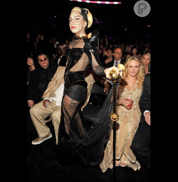 Sempre ousada, Lady Gaga ousou na transparência no Grammy 2012