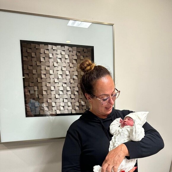 Mavie, filha de Neymar e Bruna Biancardi, já recebeu o carinho de diversos membros da família do jogador