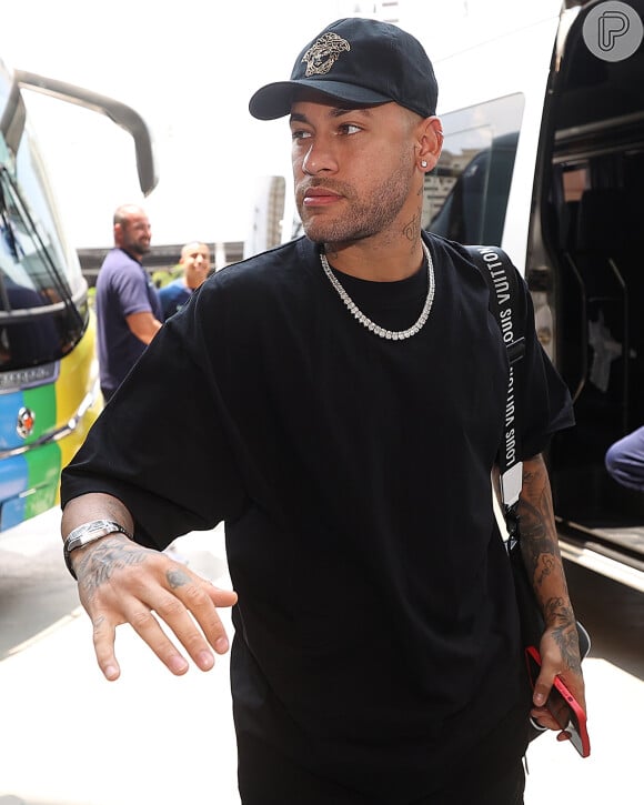 Neymar chegou a Cuiabá nesta terça-feira (10) para se preparar para mais uma etapa das eliminatórias da Copa do Mundo de 2026
