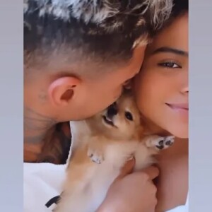 Quando terminou com MC Cabelinho, Bella Campos levou com ela Zoe a cachorrinha que ganhou do ex