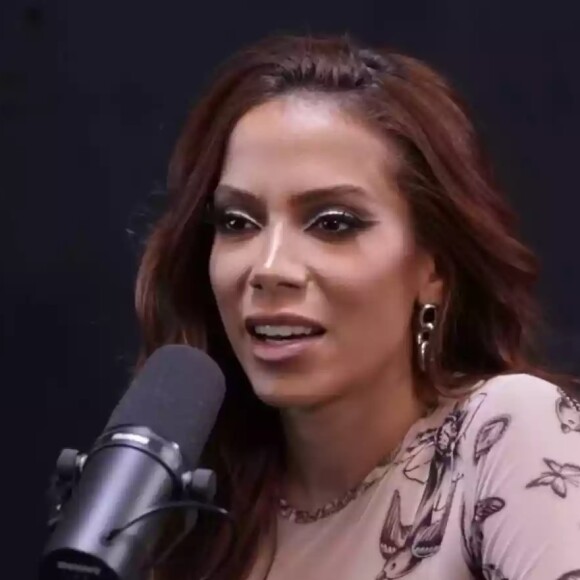 Anitta participou de podcast no México de Roberto MTZ e abriu o seu coração ao falar de trauma
