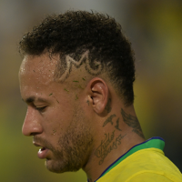 Neymar dá festinha regada a mulheres 6 dias após o nascimento da filha, diz perfil