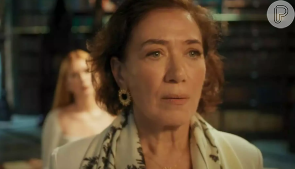 Bebel (Lilia Cabral) se encontra com Maria Navalha (Olívia Araújo) no Beco do Gambá em capítulo da semana de 16/10 a 21/10 de Fuzuê