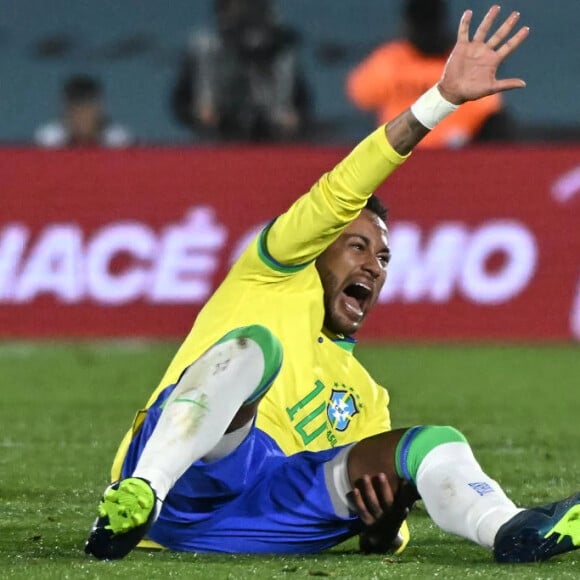 Neymar ganhou uma declaração de amor da irmã, Rafaella Santos, após sofrer uma nova lesão durante a última partida da Seleção Brasileira