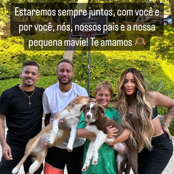 Rafaella Santos publicou uma foto com Neymar, um amigo da família e Davi Lucca, filho mais velho do jogador